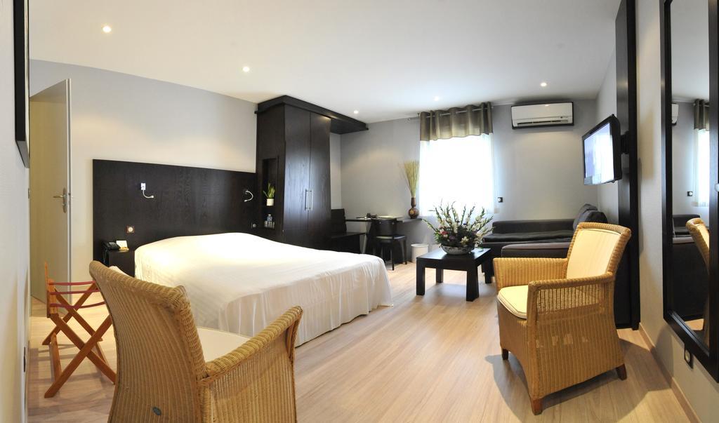 Logis Cottage Hotel วองโดวัวร์-เลส์-นองซี ภายนอก รูปภาพ